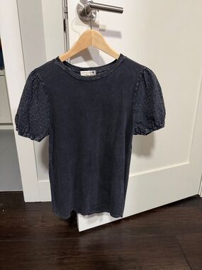 everleigh Puff Eyelet Short Sleeve Tee in Charcoal Black